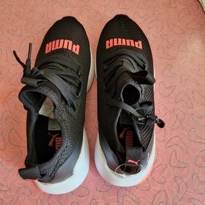 Puma Black white& ignite pink Size 8.5 Sneaker